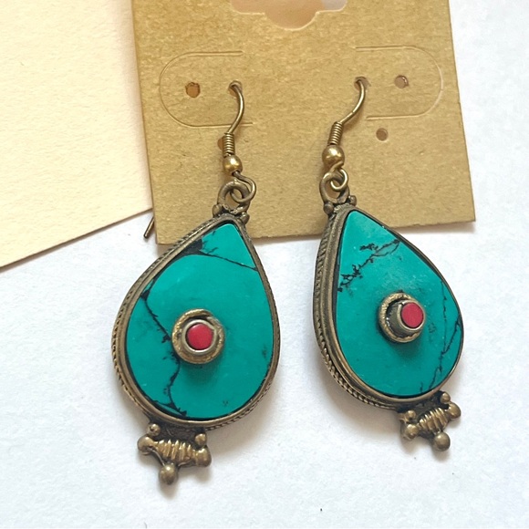🏷️ boho oval shaped turquoise & red stone dangling earrings - Picture 7 of 12